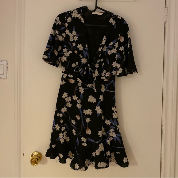 Nasty Gal Dresses & Skirts - Floral print dress with cutout Nasty Gal Dresses & Skirts - Floral print dress with cutout